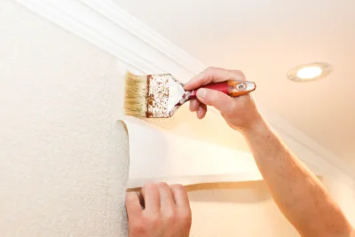 Pose de papier peint à Laignelet — revêtements muraux et toiles de verre